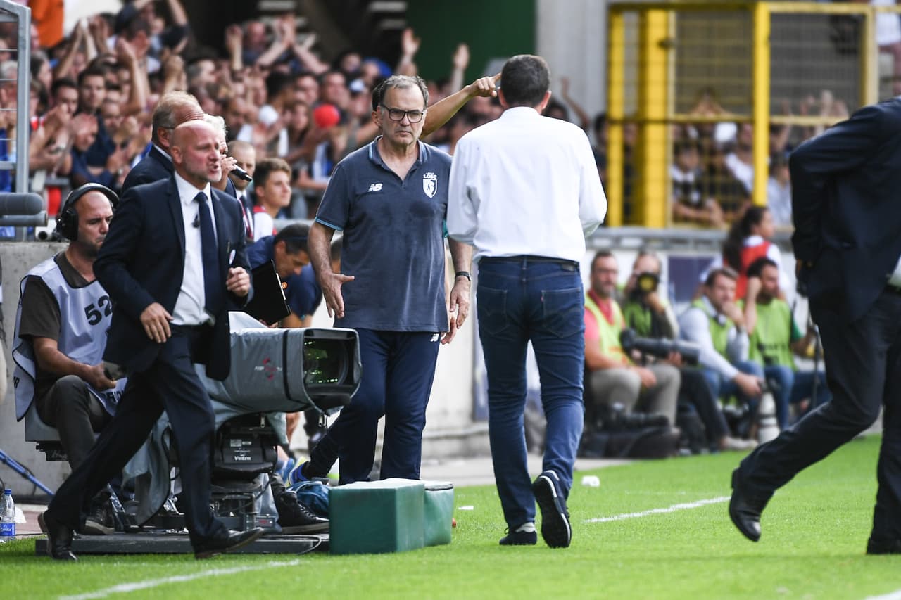 Eso es de llamar la atención, pues las escuadras de Bielsa siempre buscan el marco contrario a pesar de la inferioridad numérica.