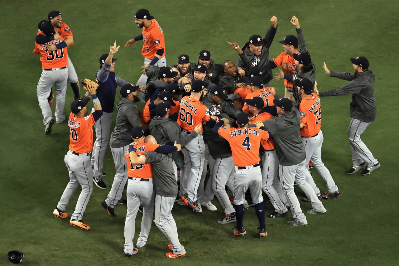 Houston Astros se coronó por primera vez en su historia en una Serie Mundial. Lo hizo en el séptimo juego y en el Dodger Stadium. Te dejamos las mejores imágenes de un partido inolvidable.