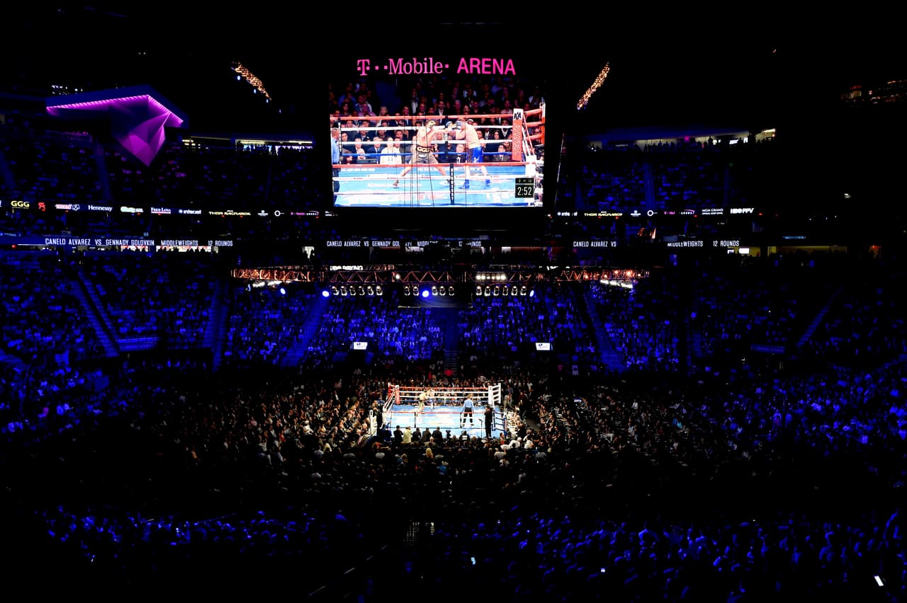 La T-Mobile Arena de Las Vegas, Nevada registró una de las mejores entradas en su historia para presenciar la pelea entre estos 2 grandes campeones.