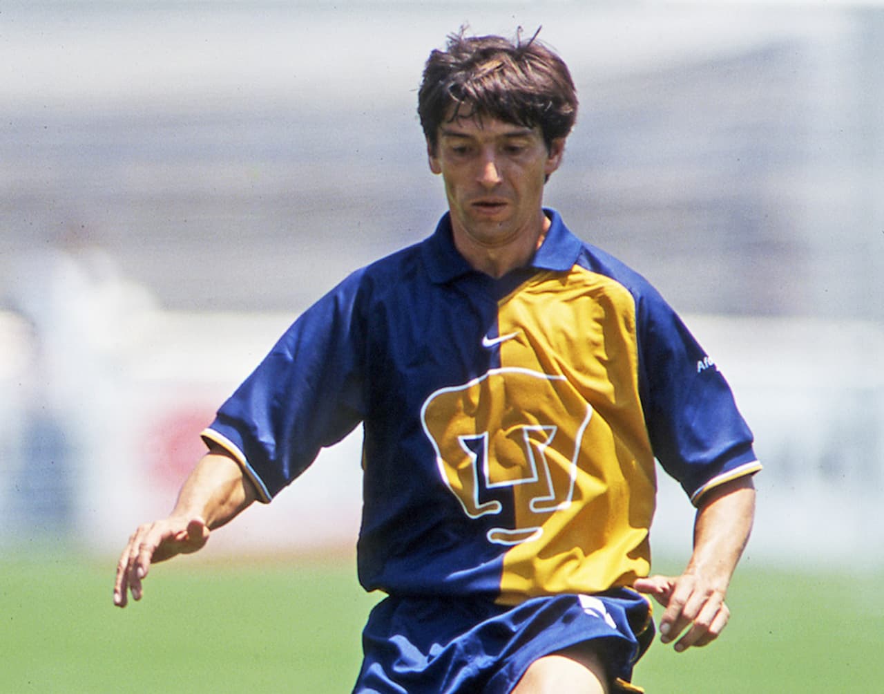 Playera de Pumas UNAM (2001)