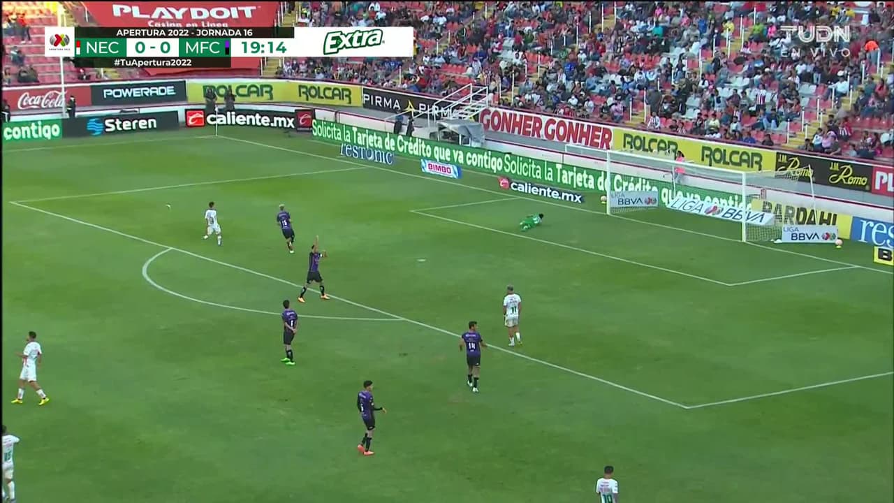 ¡TIRO ATAJADO! disparo por Milton Giménez.