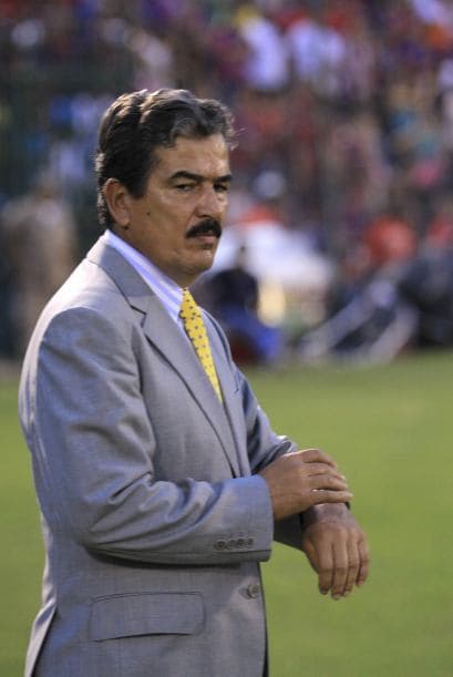 4. El único entrenador colombiano que ha conseguido llegar a unos cuartos de final de una Copa Mundial, merece estar entre los cuatro principales entrenadores bigotones. El entrenador de Honduras ya se afeitó el bigote hace algunos años.