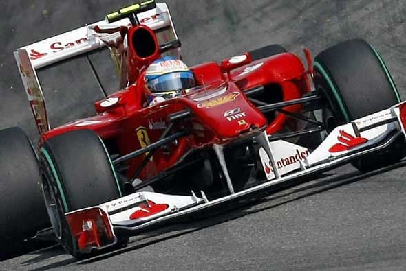 Alonso condujo su Ferrari sin mayores contratiempos para cruzar la meta en primer lugar.
