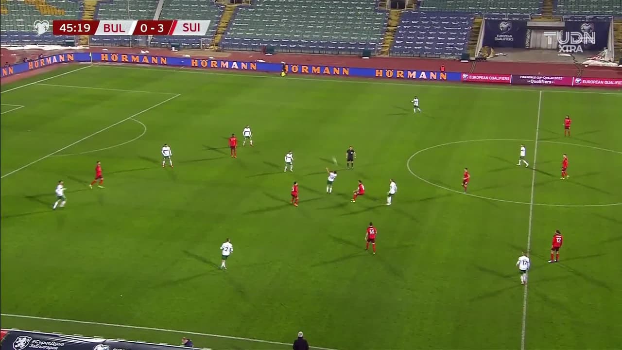 ¡GOL!  anota para Bulgaria. Kiril Despodov