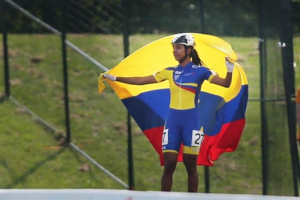 Canadá y Estados Unidos ocuparon de nueva cuenta los dos primeros lugares del medallero de los Juegos Panamericanos Toronto 2015 tras dos días de actividad, en una jornada en que Colombia superó a México para hacerse de la tercera plaza. El tercer lugar fue copado por la delegación colombiana, gracias, en gran medida, a la actuación de sus halteristas y de la patinadora de velocidad Hellen Montoya.