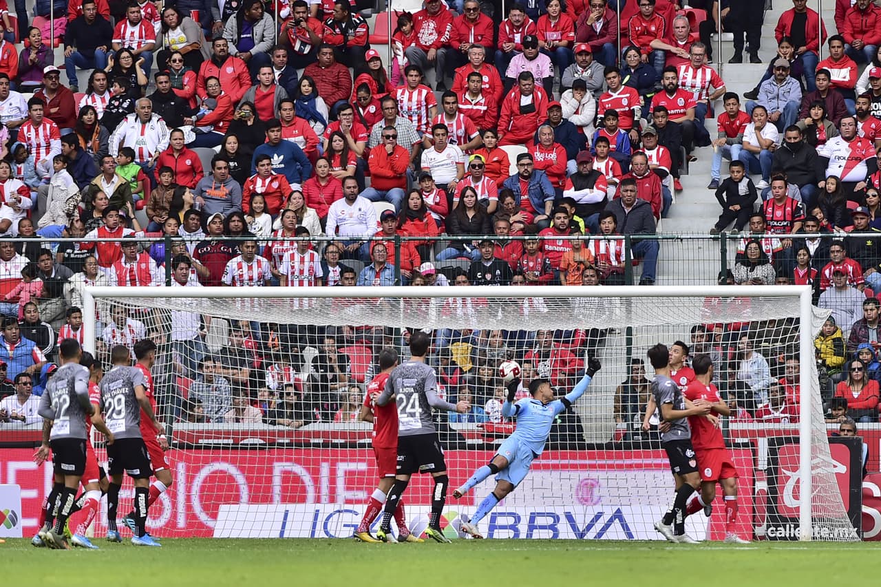 En un partido de volteretas, el Necaxa derrota a domicilio al Toluca 2-3 en un juego entretenido con gol de penal de Mauro Quiroga en el tiempo agregado.