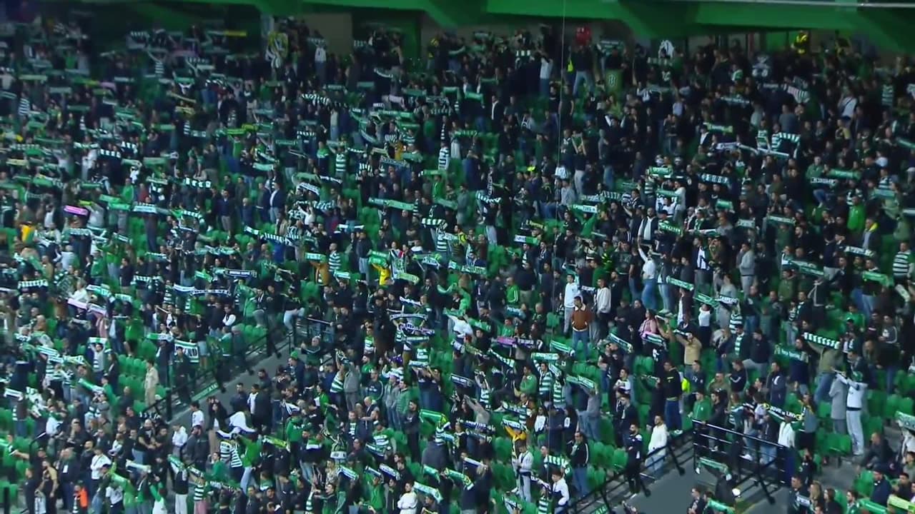 Arranca el partido y la pelota está en juego.