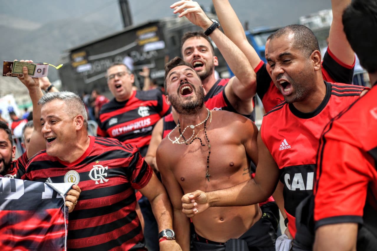 Desde Buenos Aires y Río de Janeiro al Monumental de Lima. Las hinchadas abarrotan el estadio y el ambiente es inmejorable.