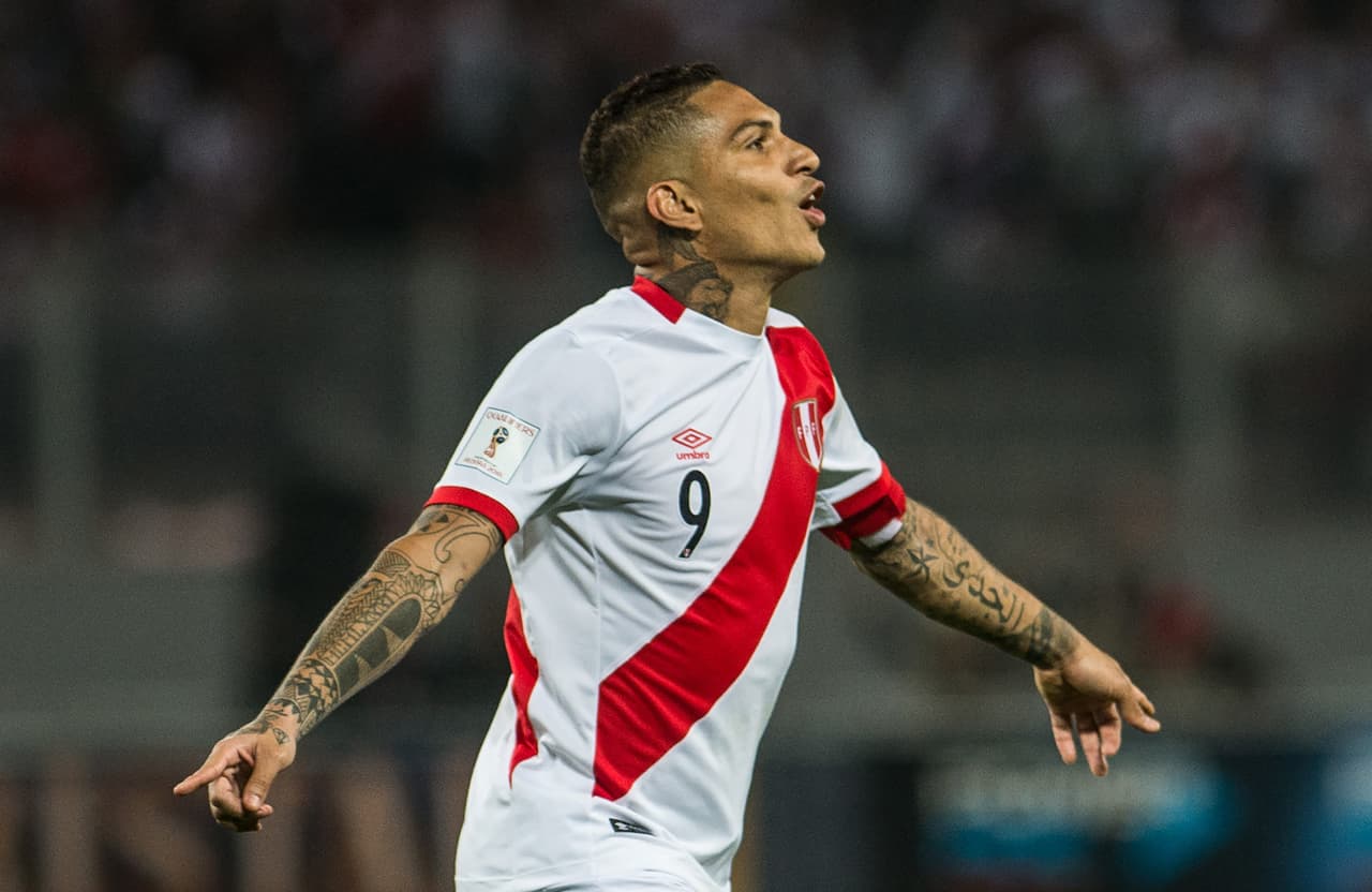 Guerrero es el capitán y jugador más destacado de Perú, donde de paso es el máximo goleador histórico de su país.