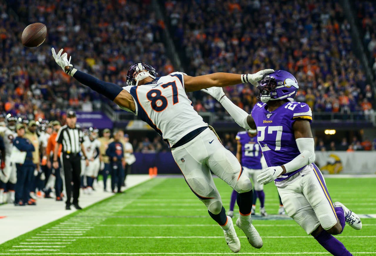 MINNEAPOLIS, MN - NOVEMBER 17: Noah Fant #87 of the Denver Broncos dives for the ball in the fourth quarter of the game against the Minnesota Vikings at U.S. Bank Stadium on November 17, 2019 in Minneapolis, Minnesota. (Photo by Stephen Maturen/Getty Images)