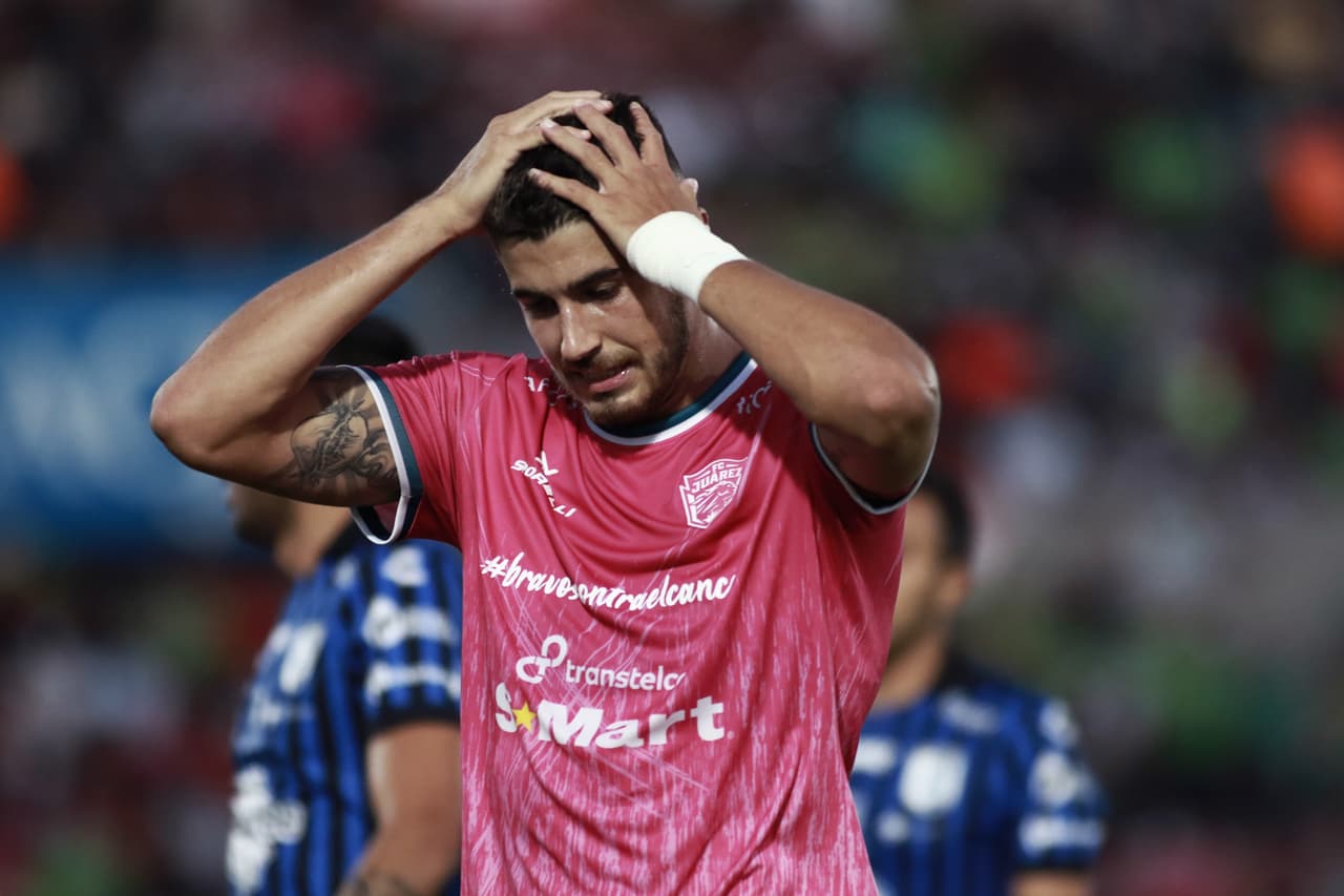 En la recta final del primer tiempo, el VAR cobraba penal a favor de Gallos, Bryan Olivera cobraba en dos ocasiones y Hugo González se convertía en héroe.