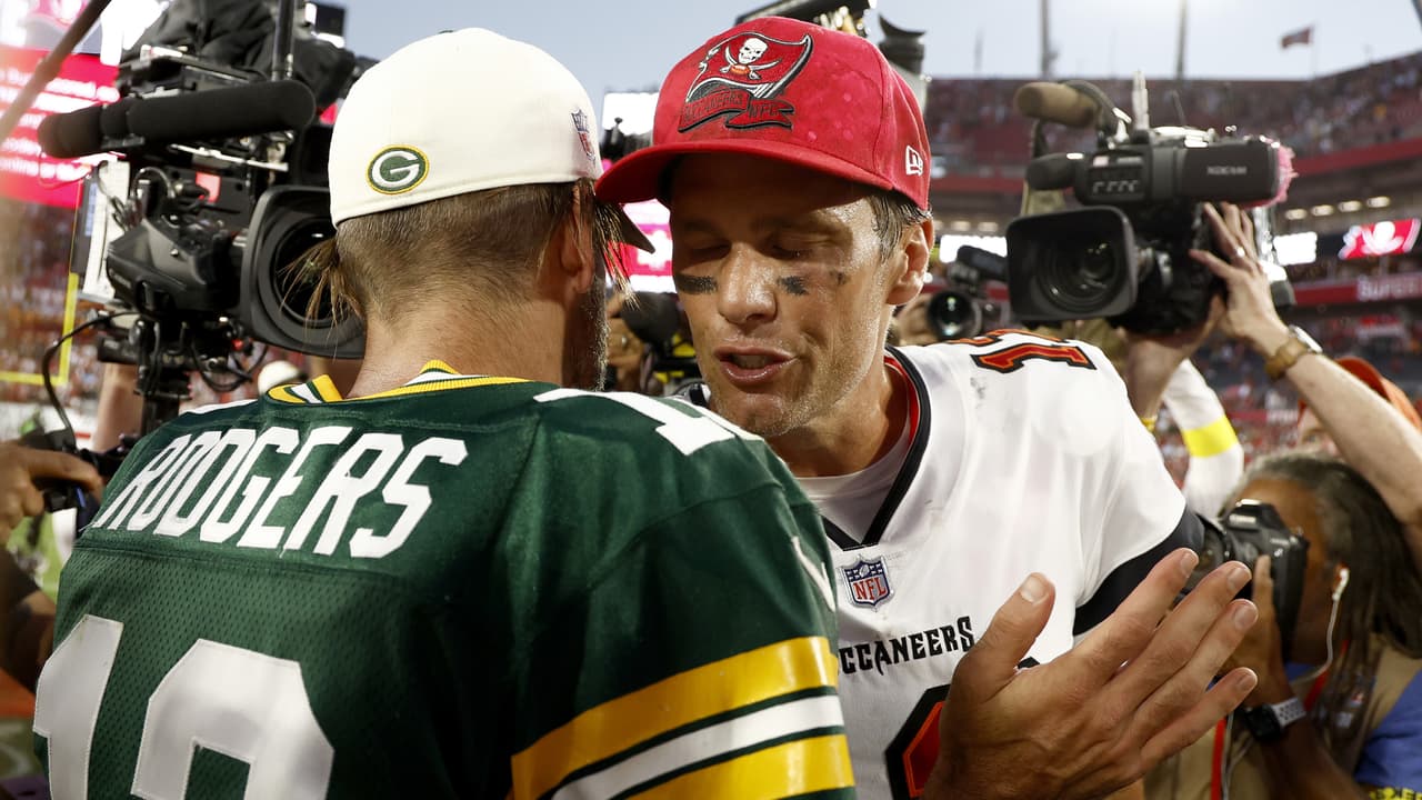 Tom Brady le pide a Aaron Rodgers no retirarse todavía de la NFL