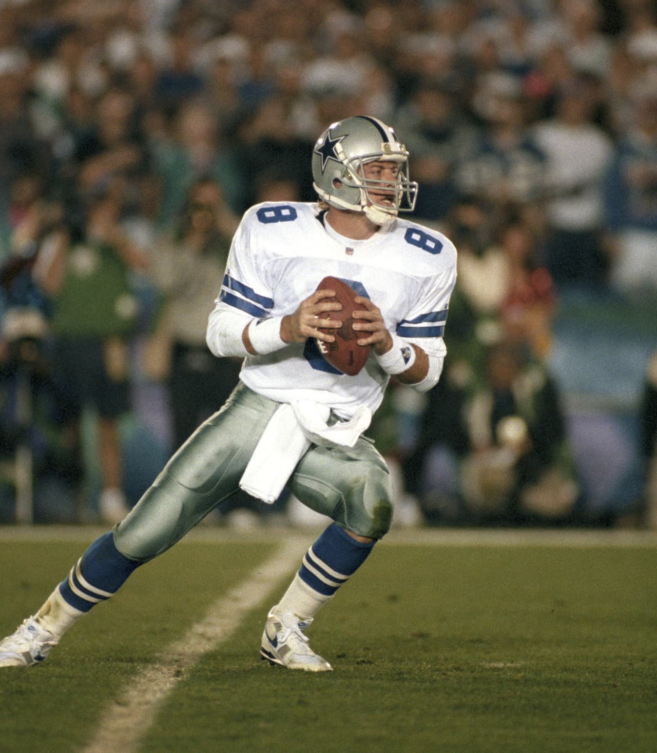 5 -- TROY AIKMAN. Ganó 3 anillos de Super Bowl en diferentes circunstancias. En el XXVII comandó la ofensiva que arrolló a Buffalo; en el XXVIII jugó con las secuelas de una conmoción cerebral, otra victoria sobre Bills y en el XXX hizo lo que pudo a pesar del deficiente plan de juego para vencer a Pittsburgh.