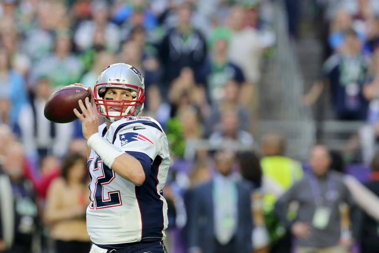 3 -- TOM BRADY. A pesar de esas derrotas con los New York Giants, Brady tiene 4 anillos de campeón y ya es dueño de muchos récords en el partido grande. Su legado radica en que siempre tuvo que luchar para ganar, logró victorias en las ediciones XXXVI, XXXVIII, XXXIX y XLIX con drama y sufrimiento al final en la definición.