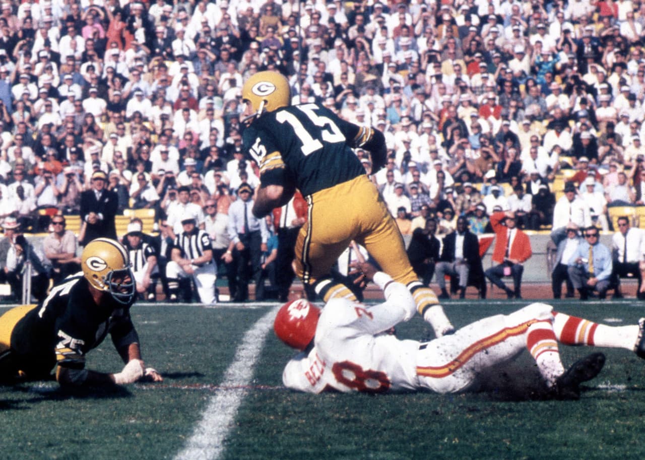 7 -- BART STARR. Enfrentó 2 clases de presiones. Una, las tremendas defensivas de Kansas City y Oakland en las primeras 2 ediciones de Super Bowl. Dos, demostrar que la NFL era más poderosa que la naciente Liga Americana. Triunfó y fue MVP 2 veces.