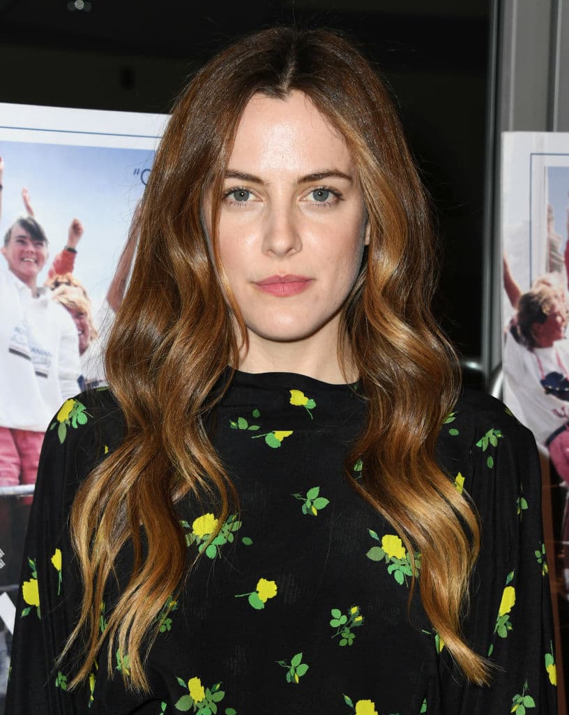 Logan Lucky (2017) - Jimmy está desempleado, divorciado y no tiene un duro, Clyde perdió un brazo en la guerra de Irak y ahora trabaja de camarero en un antro, y Mellie es una peluquera obsesionada con los coches, los tres son hermanos y están empeñados en burlar una supuesta maldición familiar.
<br>