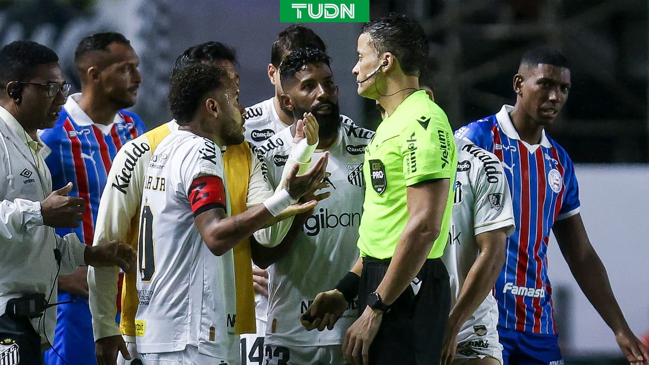 Neymar, expulsado por taparse la boca en el Brasileirao