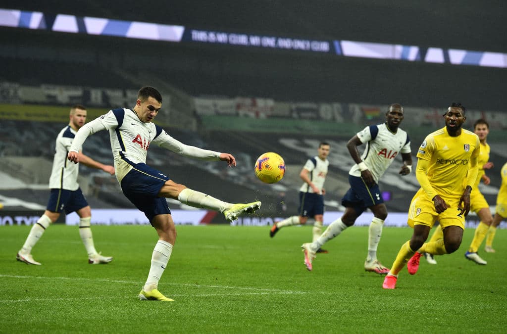 Tottenham empata 1-1 ante el Fulham durante la Jornada 18 de la Premier League. Harry Kane anotaba el primer gol para los 'Spurs' al 25', pero ya en la segunda mitad, Ivan Cavaleiro igualó el marcador al minuto 74.