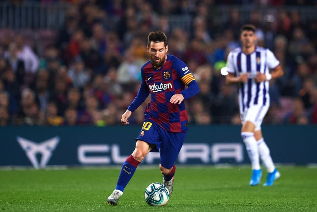 Lionel Messi. Es amado por argentinos, catalanes y personas alrededor de todo el mundo gracias a su gran nivel futbolístico; odiado por toda la afición madridista y algunos argentinos que lo llaman pecho frío.