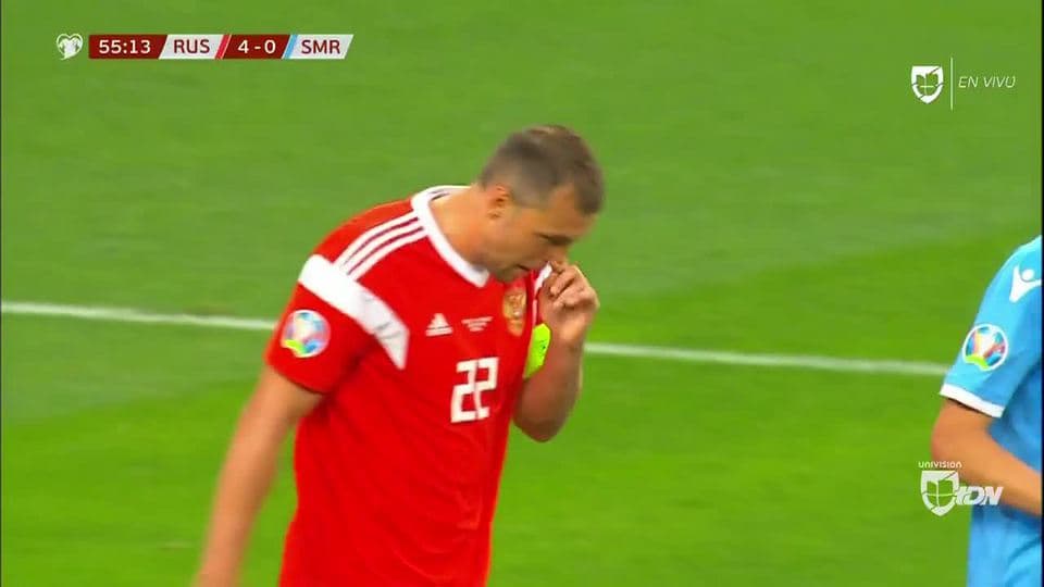 Tiro desviado de Artem Dzyuba