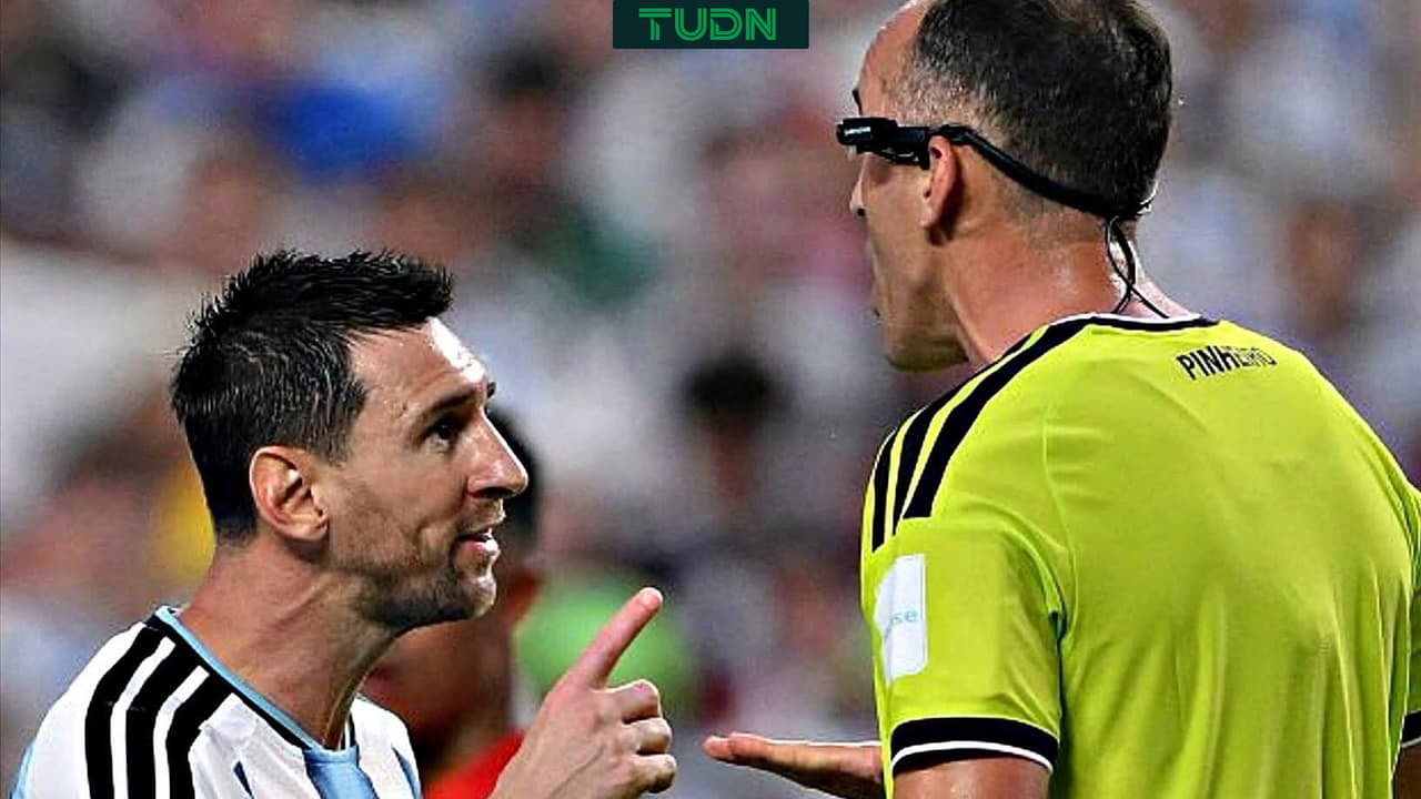 Argentina vs. Suiza: Messi encara furioso a árbitro y le exige respeto