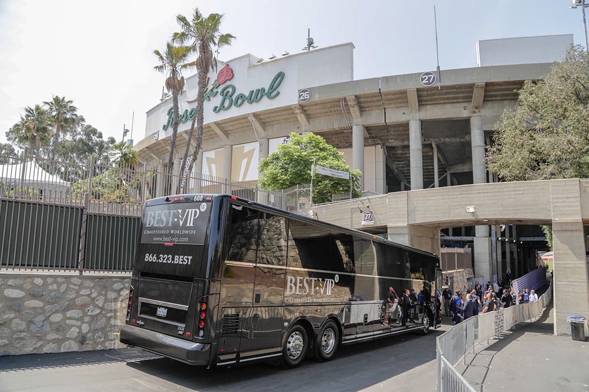 Así llegaban los equipos al Rose Bowl de Pasadena, California, previo a Canadá vs Martinica.
