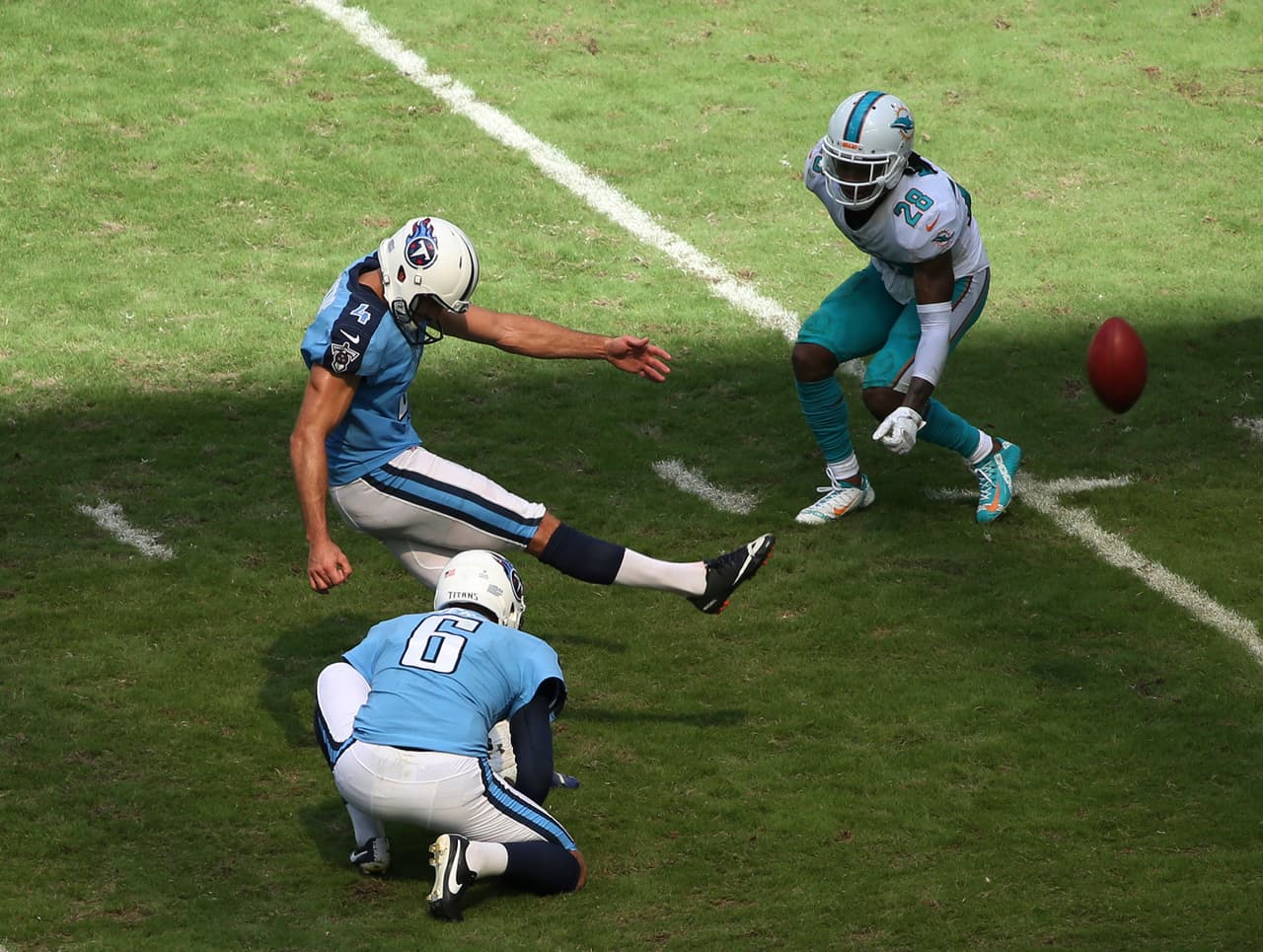 Ryan Succop convirtió un gol de campo para traducir el error en tres puntos para irse 10-7 al descanso.