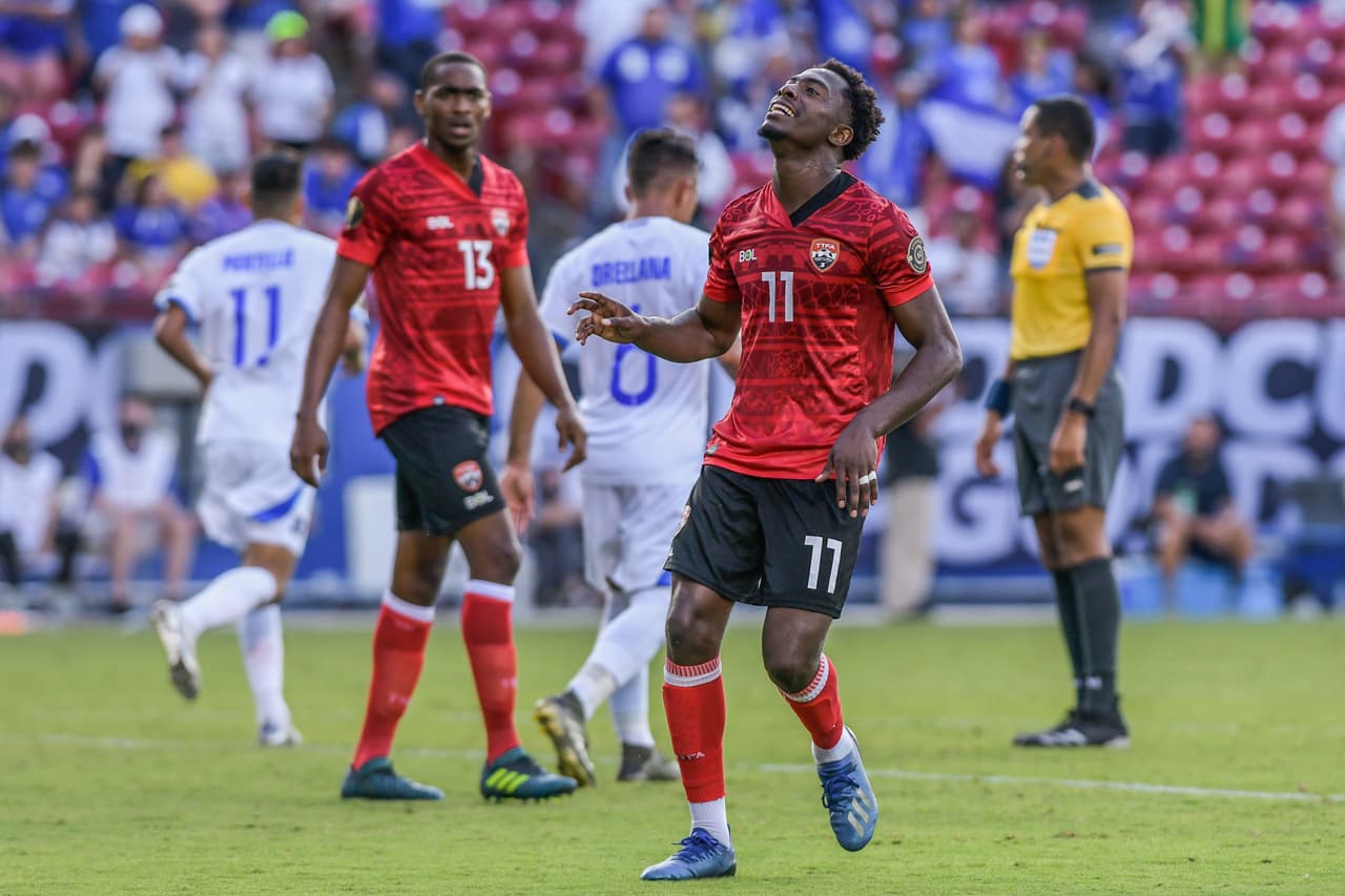 Los trinitarios metieron presión en los últimos 20 minutos y al 65' Marcus Joseph hacía temblar el arco salvadoreño con un potente disparo.