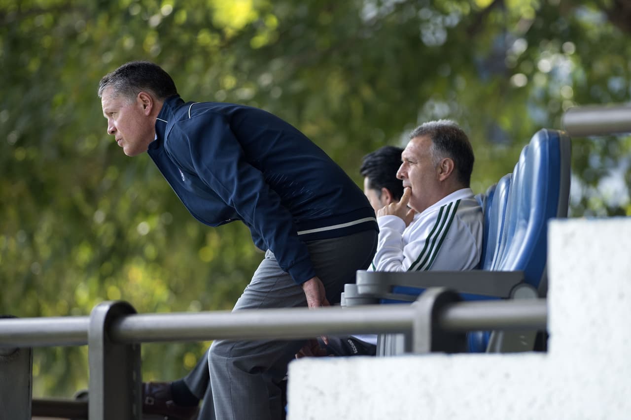 El 
<i>Tata</i> fue un observador cuidadoso durante el entrenamiento en La Noria, para ver metodologías y comportamientos.