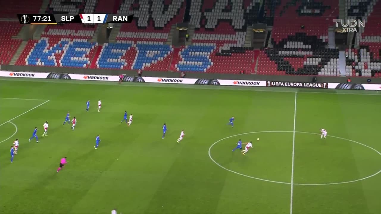 ¡TIRO ATAJADO! disparo por Ryan Kent.