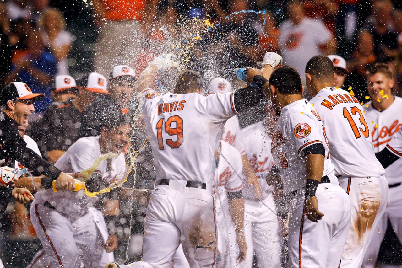 Davis pegó dos jonrones.