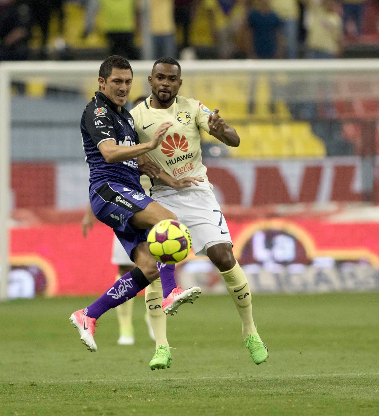 Como ha sido una constante en los últimos partidos, América es uno de los equipos con más tarjetas amarillas con 35, sólo detrás de las 40 del Morelia.