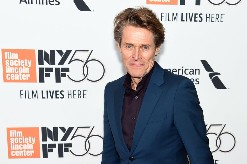 The English Patient (1996) - Finales de la Segunda Guerra Mundial (1939-1945). Un hombre herido viaja en un convoy sanitario por una carretera italiana, pero su estado es tan grave que tiene que quedarse en un monasterio deshabitado y semiderruido, donde se encarga de cuidarlo Hana, una enfermera canadiense.
<br>