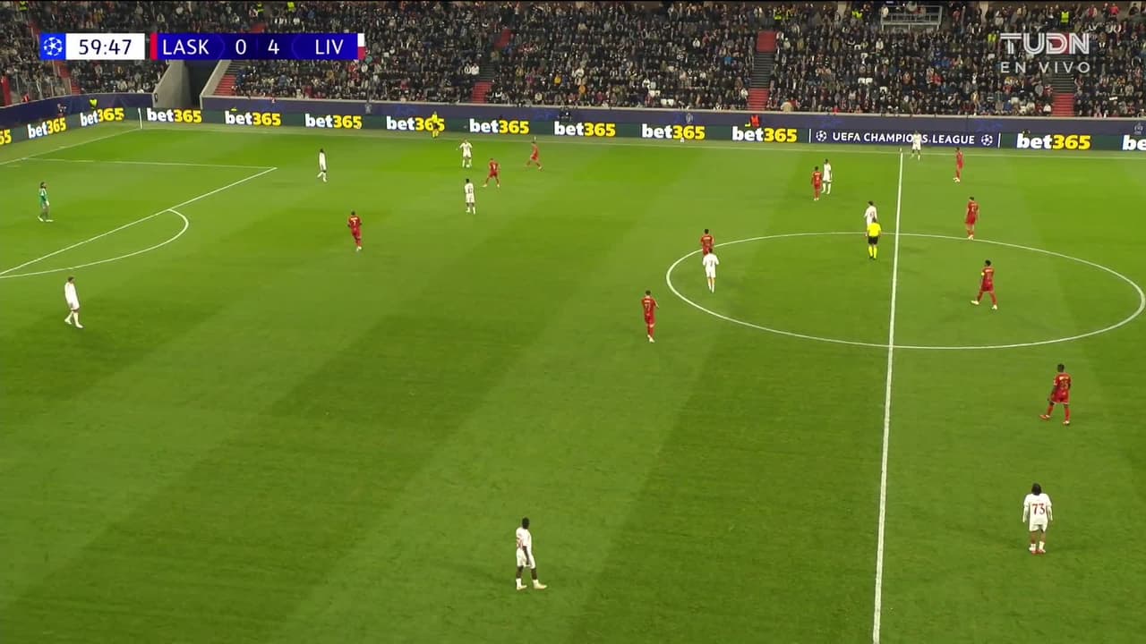¡TIRO ATAJADO! disparo por Krystof Danek.