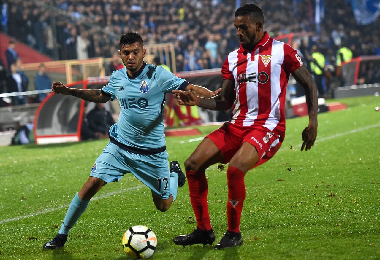 Desportivo Aves 1-[1] Porto: con Jesús Corona y Héctor Herrera de titulares, los Dragones no pudieron sumar de a tres en esta jornada de la Liga NOS. Por su parte, el 'Tecatito' se fue expulsado al minuto 52.