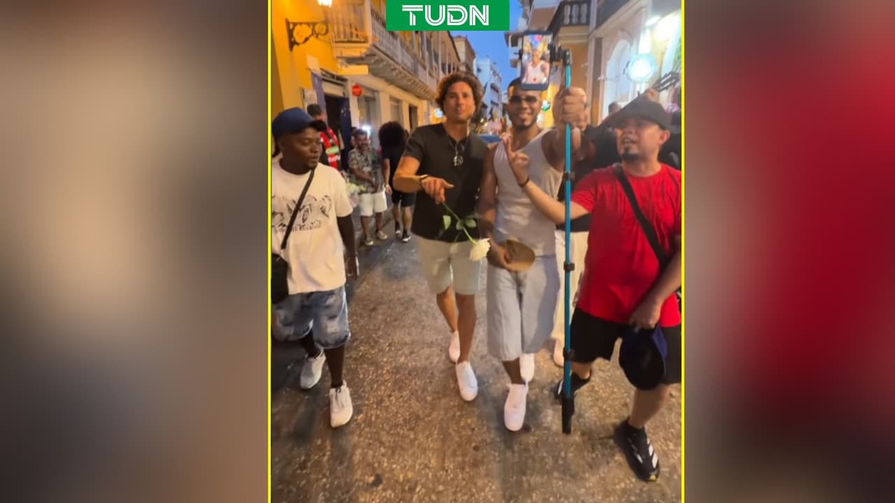 Guillermo Ochoa es sorprendido con un rap durante sus vacaciones en Colombia