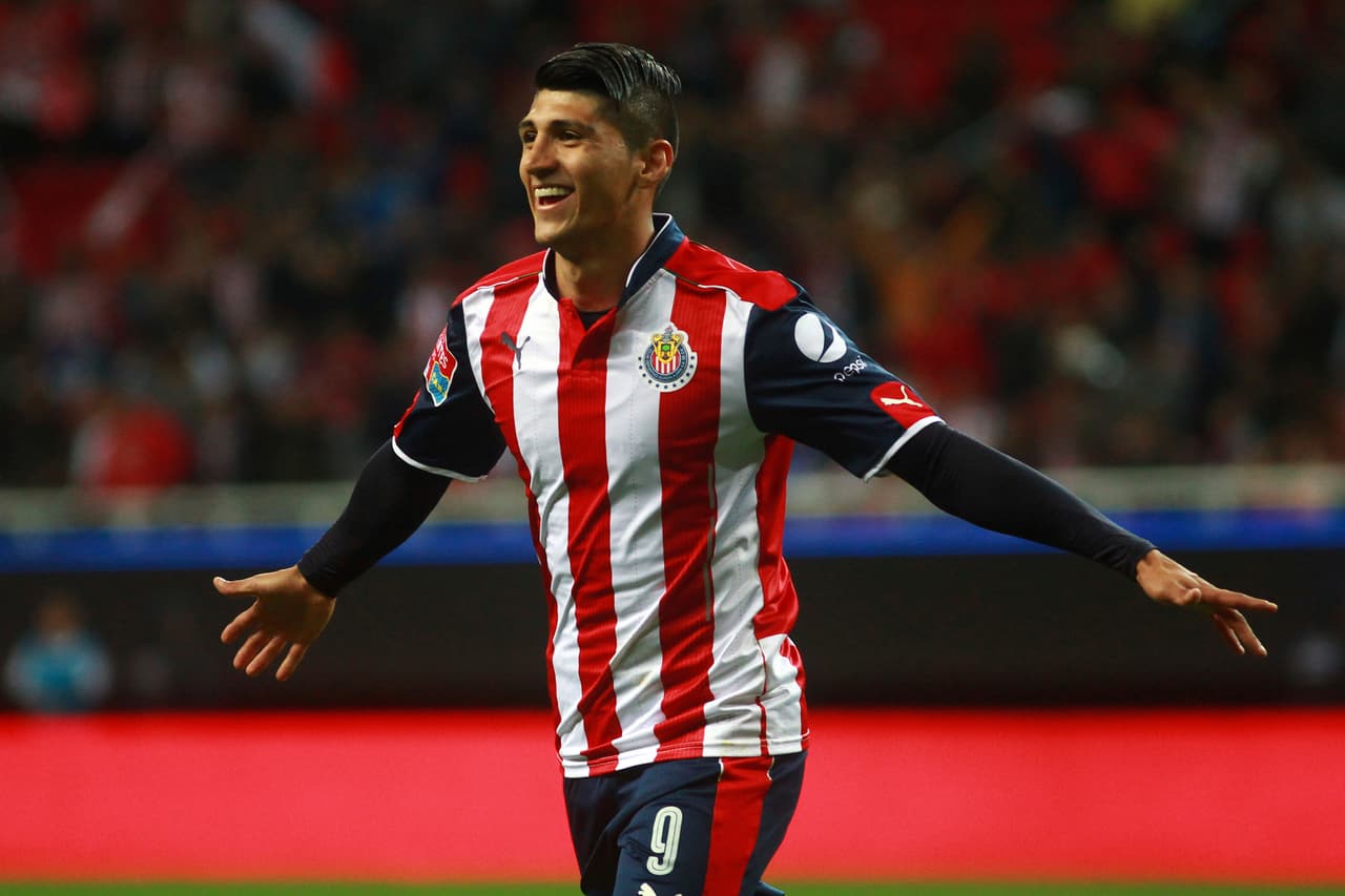 Alan Pulido es una de las figuras de Chivas de Guadalajara que se ha ganado un puesto en la Selección de México.