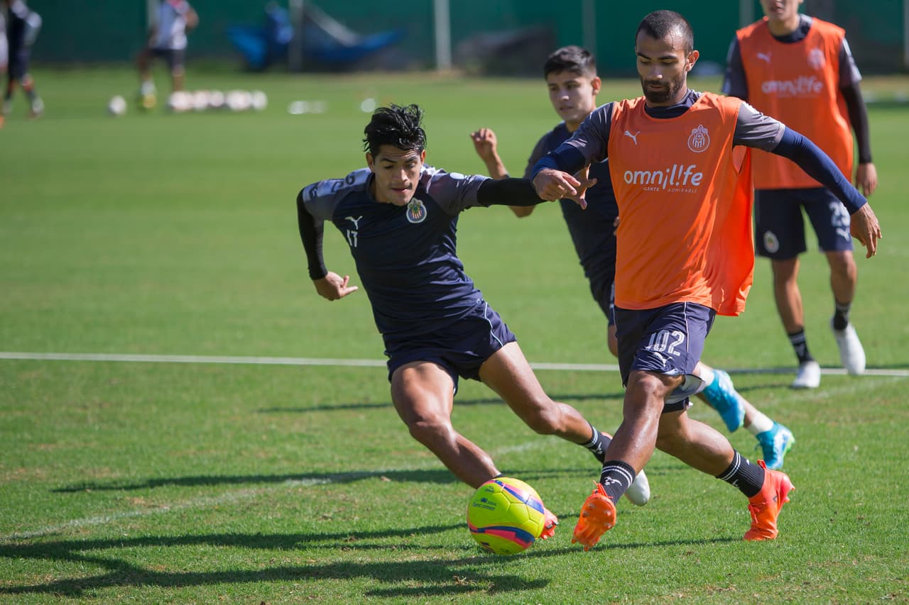 La práctica se vivió con intensidad luego de que Alanís y el club cerraron sus diferencias, que incluso llevaron a que el jugador no fuera tenido en cuenta en la pretemporada ni en la primera fecha.