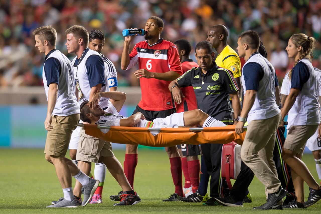 Unos meses más tarde, volvió a lesionarse pero ahora con consecuencias de mayor importancia. En un duelo de Copa MX, ante Necaxa, dufrió una ruptura del ligamento cruzado anterior y su rehablitación fue de seis meses.