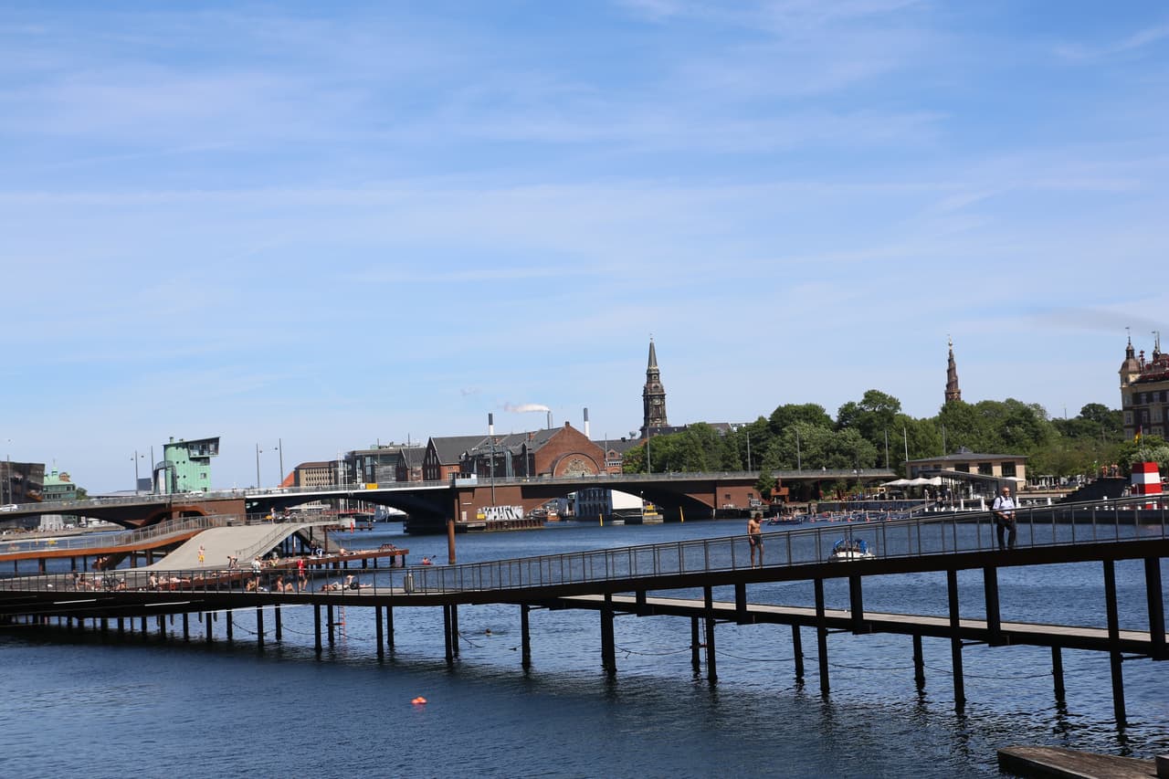 Copenhague es la capital de Dinamarca y es considerada la ciudad más feliz del mundo.