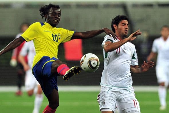 En cambio Vela deberá redoblar esfuerzos para generar asociaciones, pues la última vez que estuvo con Hernández y Dos Santos en el ataque fue en el Mundial de Sudáfrica 2010 y en algunos juegos posteriores en ese mismo año.