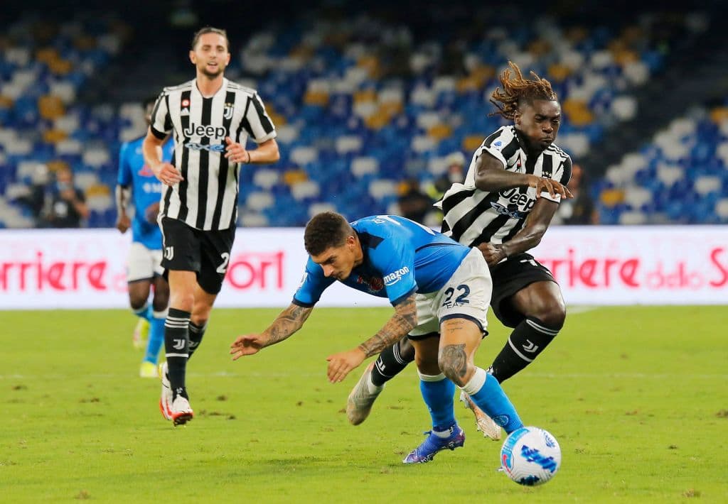 La Juve controló el partido hasta que los errores de Scezny y Mise Kean, el partido se volteó y el Napoli venció 2-1.