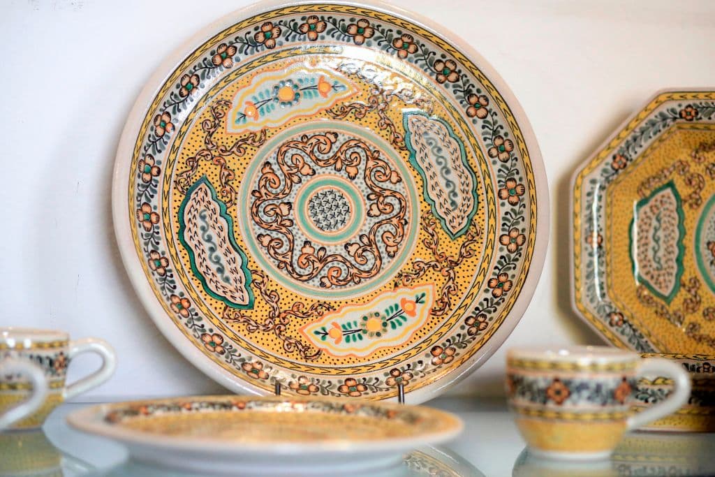 Aunque la Talavera es creada con colores amarillo, negro, verde y malva, estos tenis están creados con el típico azul y blanco.