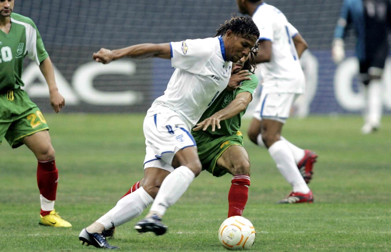 La primera de ellas se daría en el partido que los centroamericanos ganaron 2-1 en 1996, el gol de ‘la sombra voladora’ como muchos lo apodan abrió el marcador tras un gran desborde de Guevara.