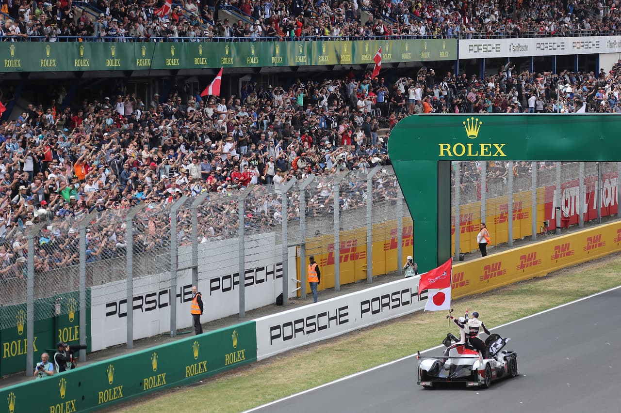 El español Fernando Alonso, que ganó de nuevo a bordo del Toyota TS050 Hybrid las 24 Horas de Le Mans, capturó en el circuito de La Sarthe el cuarto título mundial de su carrera deportiva.