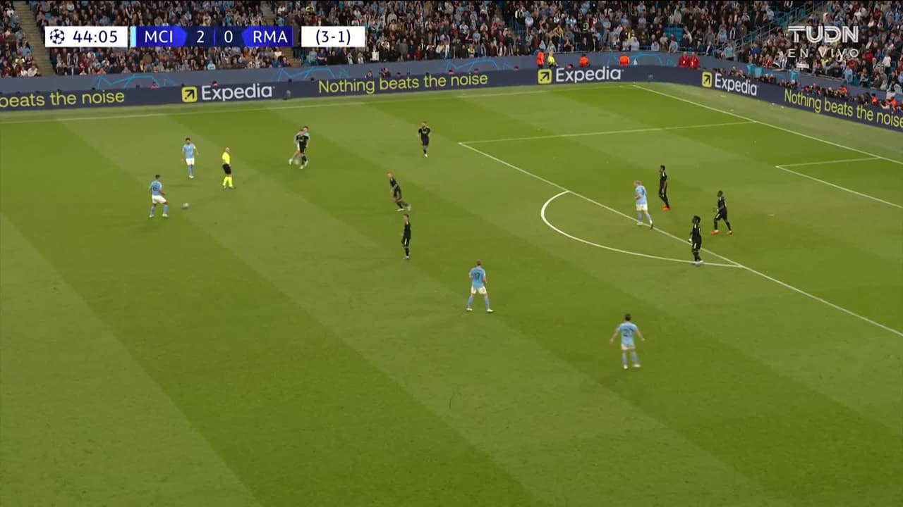 ¡TIRO ATAJADO! disparo por Bernardo Silva.