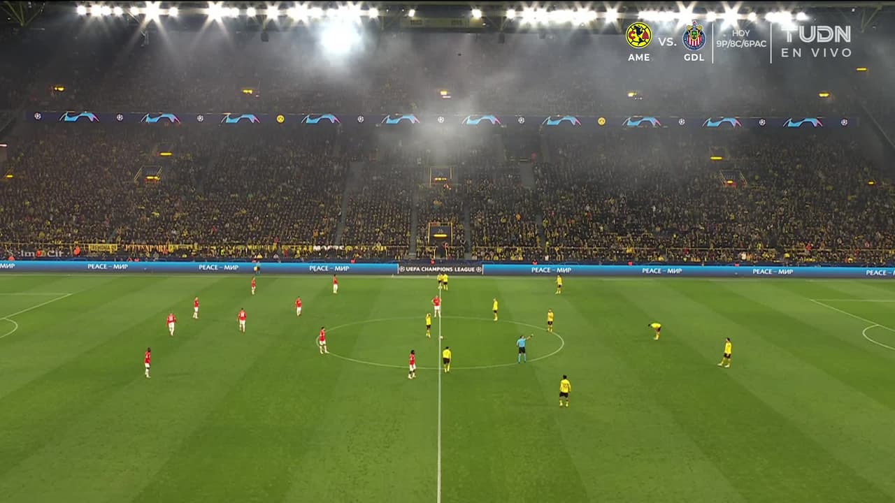 Arranca el partido y la pelota está en juego.