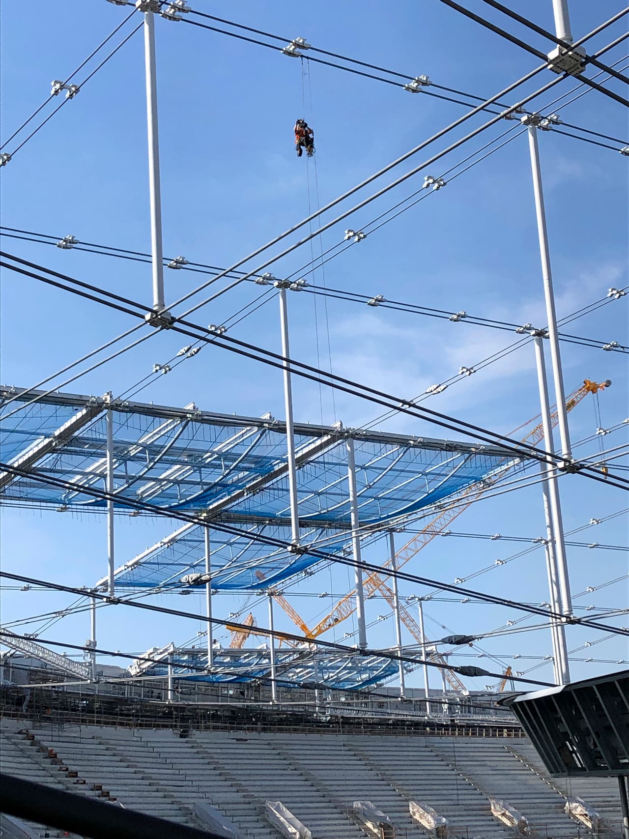 Casi listo el nuevo estadio de los equipos de la NFL de Los Ángeles, Rams y Chargers. Con una inversión de casi 5 mil millones de dólares, estará listo para abrir sus puertas a los aficionados del futbol americano en marzo.