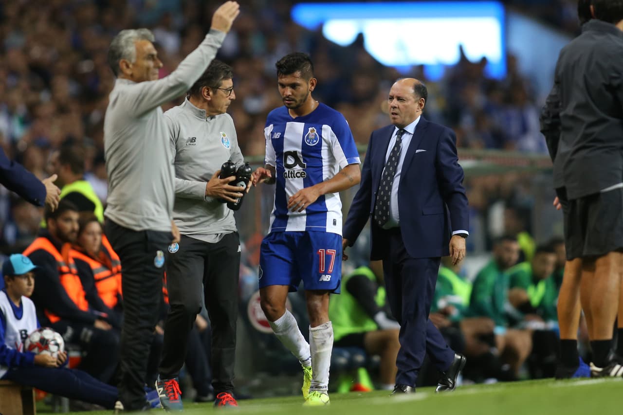 Los ex América, Mateus Uribe y Agustín Marchesín, así como Corona, recibieron tres goles en casa.