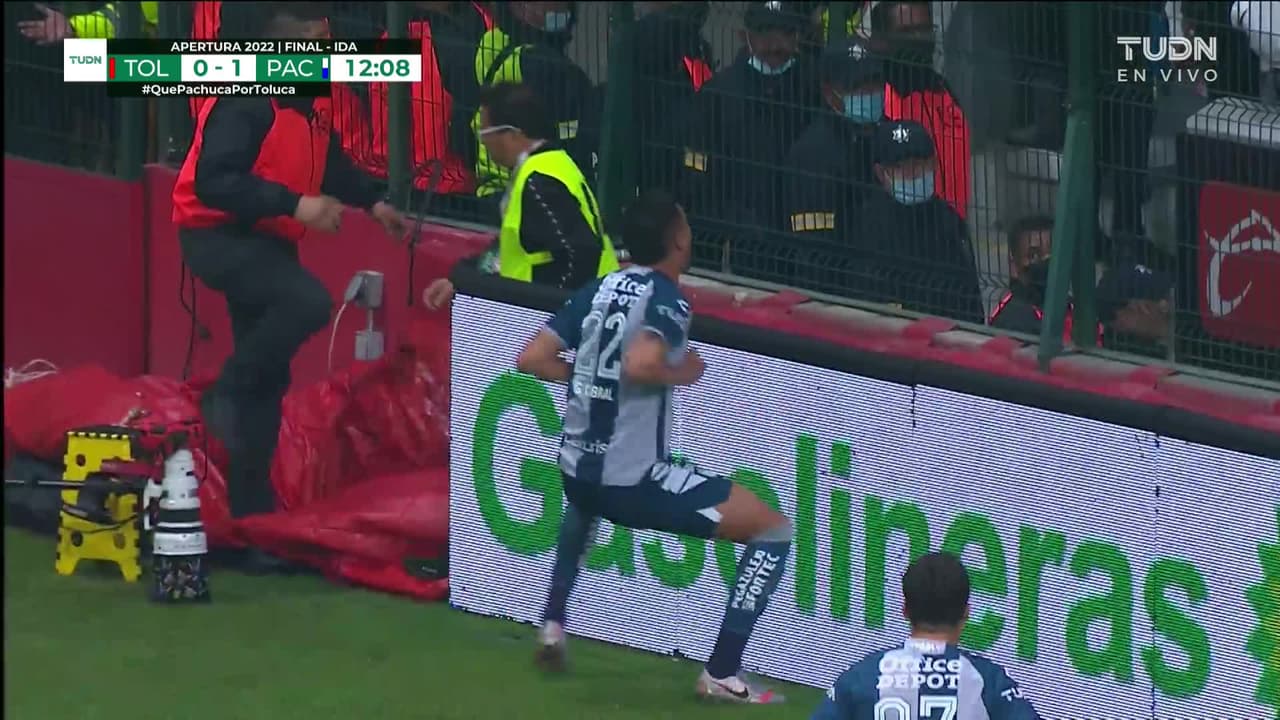 ¡GOL!  anota para Pachuca. Gustavo Cabral